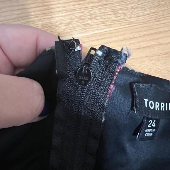 Retro Beautiful Black and Red Rose dress - Picture 7 of 7